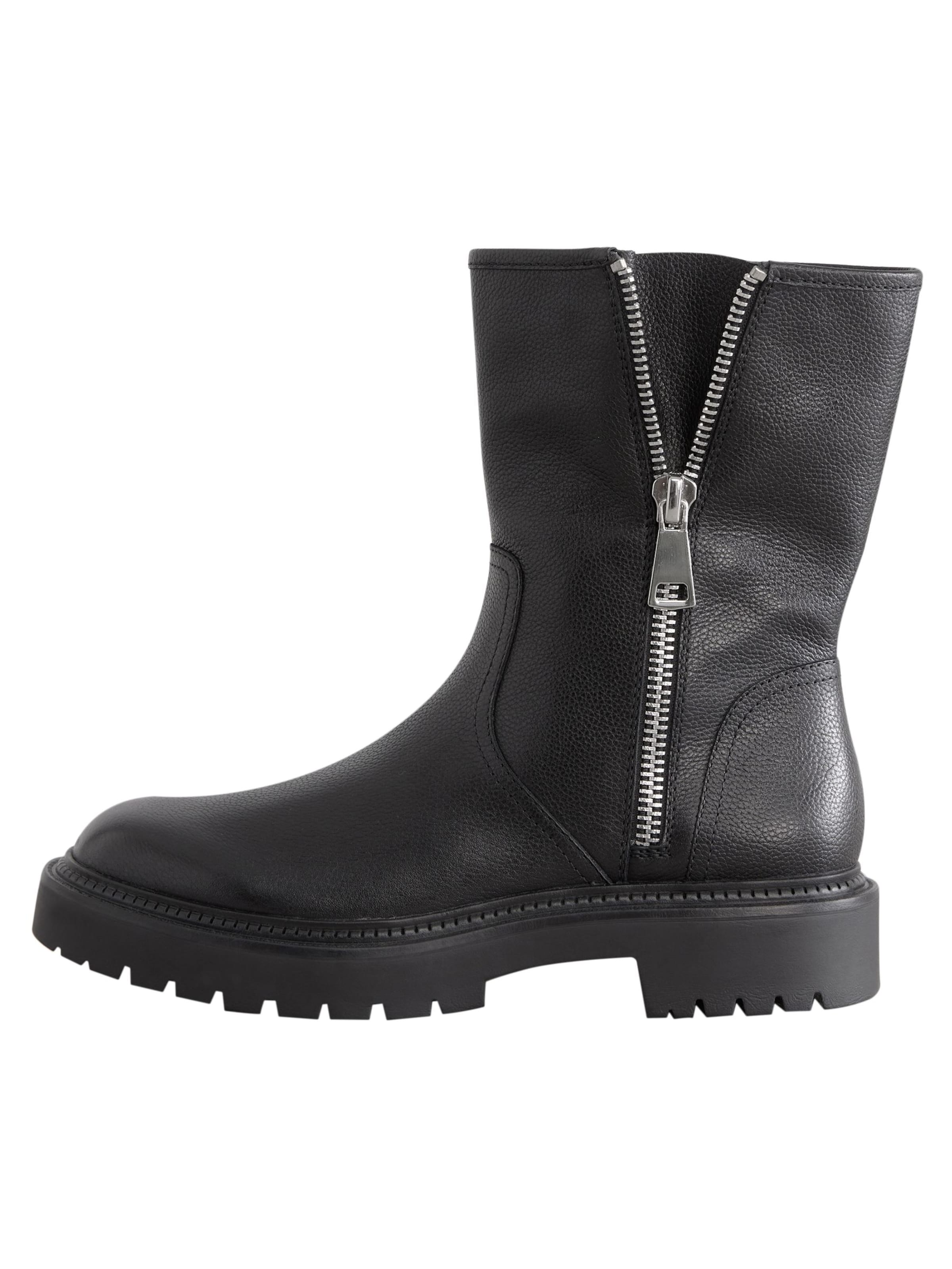 Next - Botas em preto: frente
