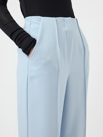 YAS Loosefit Παντελόνι πλισέ 'YASREEMAJ' σε μπλε