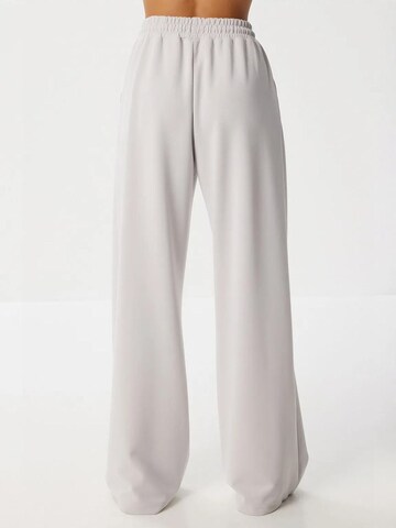 Wide leg Pantaloni di Happiness İstanbul in grigio