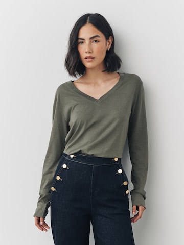 Next Shirt in Grün: Vorderseite