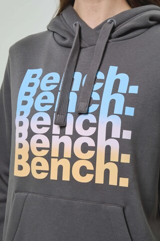 BENCH Sweatshirt in Grau