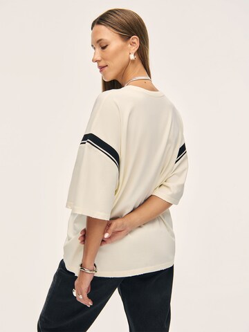 Kamila Šikl Oversized shirt in Wit