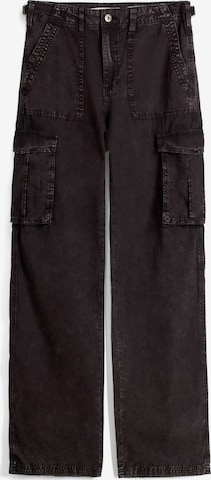 Bershka Regular Cargo Pants in Black: front