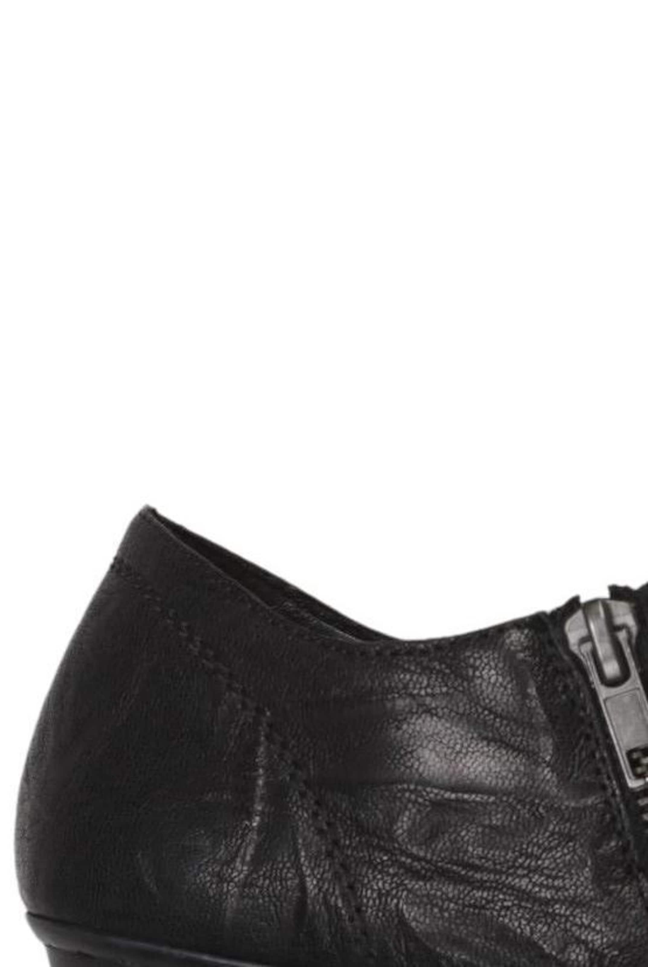 Rieker Flats & Loafers in 39 in Black