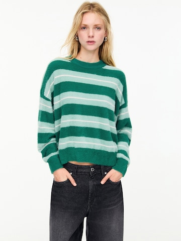 Pull&Bear Sweater in Green: front