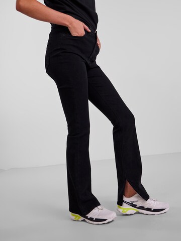 Flared Jeans 'Peggy' di PIECES in nero