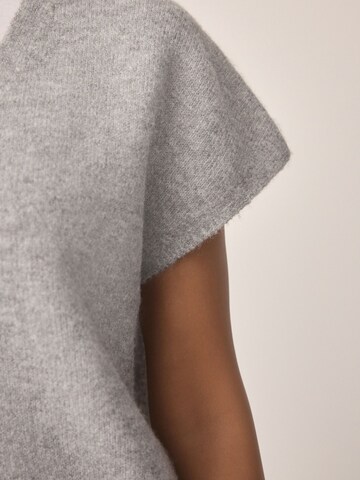 Next Top in Grau