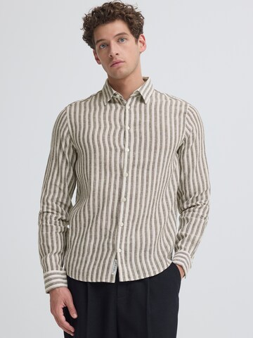 Casual Friday Regular Fit Paita värissä ruskea: etupuoli