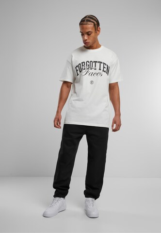 Forgotten Faces T-shirt 'Overgrown Skull' i vit