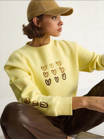 Felpa di Bianco Lucci in giallo