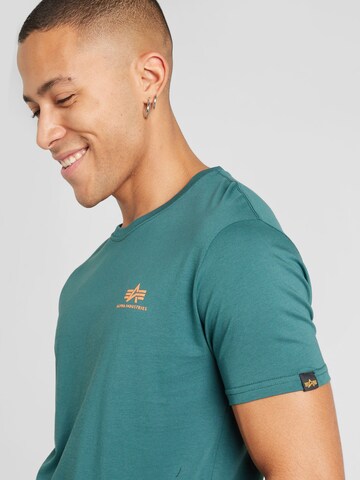 ALPHA INDUSTRIES Μπλουζάκι σε πράσινο
