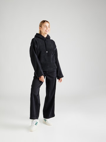 ADIDAS ORIGINALS Sweatshirt 'Premium Essentials' in Schwarz