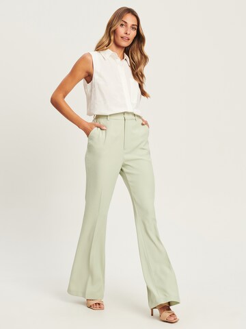 Regular Pantaloni 'CHARLY' de la Willa pe verde