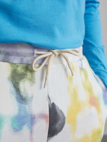 regular Pantaloni 'Leonas' di ABOUT YOU x Benny Cristo in colori misti