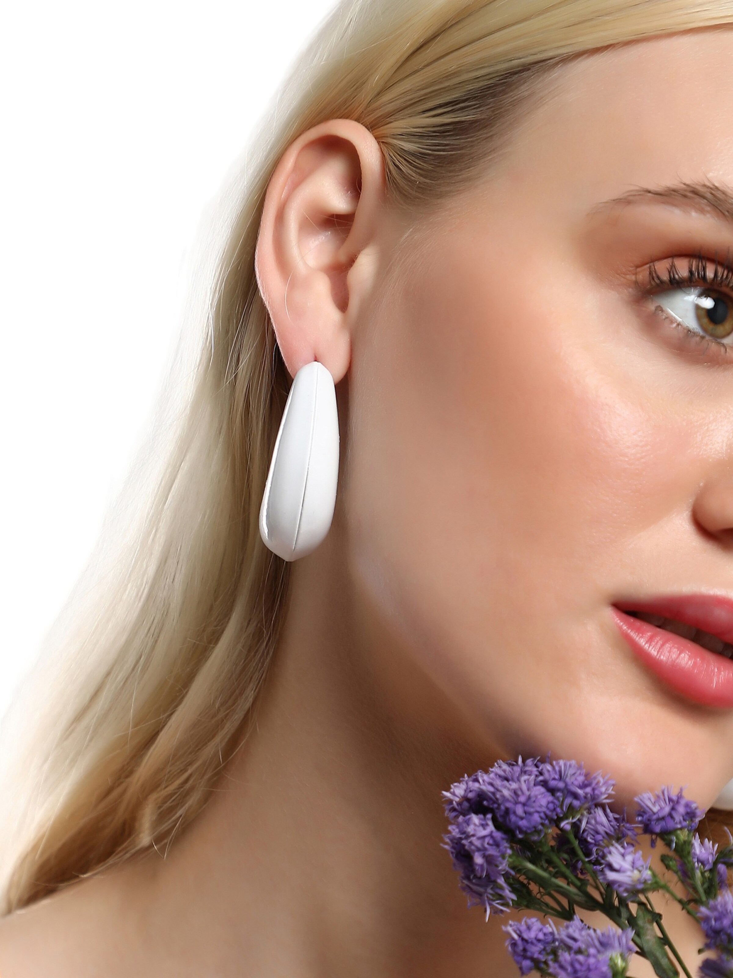 SOHI Обеци в бяло: отпред