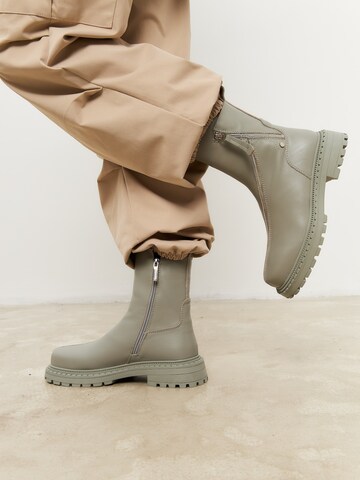 CESARE GASPARI Ankle Boots in Grey