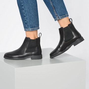 CLARKS Chelsea Boots 'Griffin Plaza' in Black