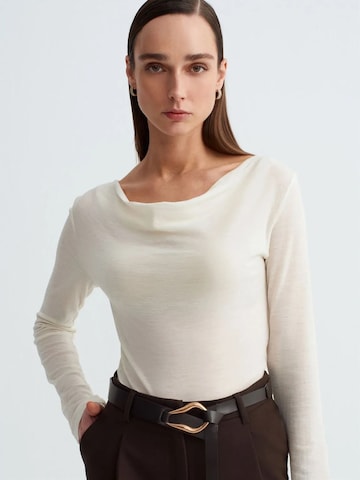Dilvin Shirt in White: front