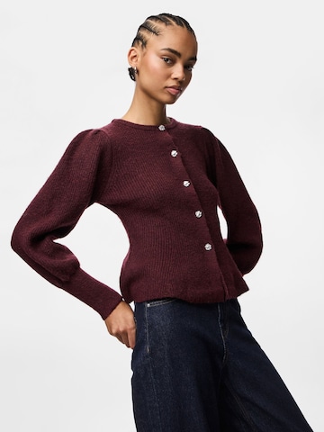 PIECES Gebreid vest 'PCAnnie' in Rood