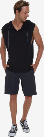69Slam - Camiseta 'CAMISETA CON CAPUCHA REGAN BLANCA' en negro: frente