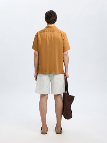 SELECTED HOMME Regular fit Риза 'SLHNoa' в кафяво