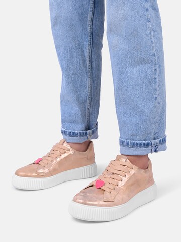 Crickit Sneakers laag 'ONORE' in Goud