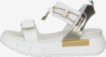 Sandales à lanières Nero Giardini en blanc