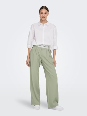 Loosefit Pantaloni con pieghe 'MALIKA' di ONLY in verde