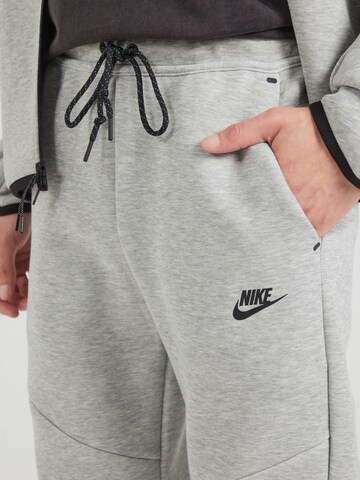 Nike Sportswear Tapered Bukser 'TCH FLC' i grå