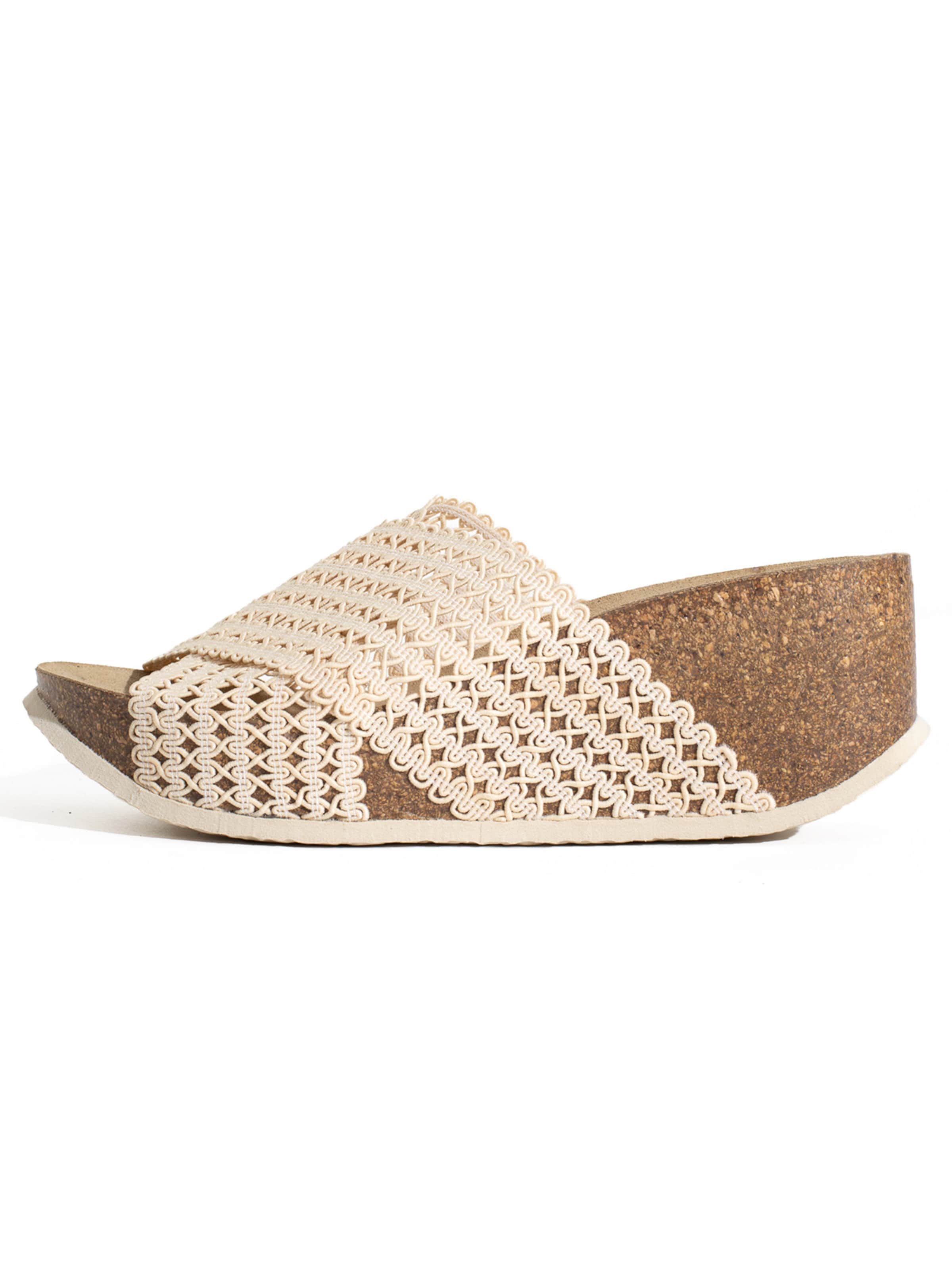 Zoccoletto 'Xelina' di Bayton in beige: frontale