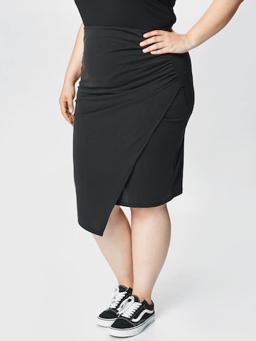 ABOUT YOU Curvy Rok 'Tara' in Zwart: voorkant