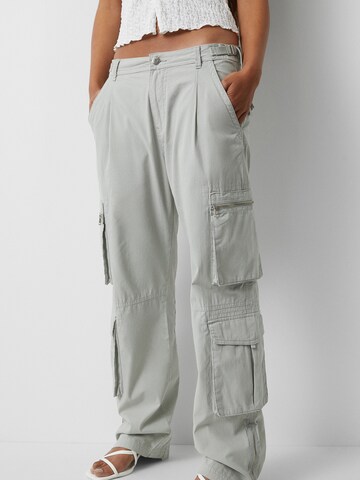 Loosefit Pantalon cargo Pull&Bear en gris : devant