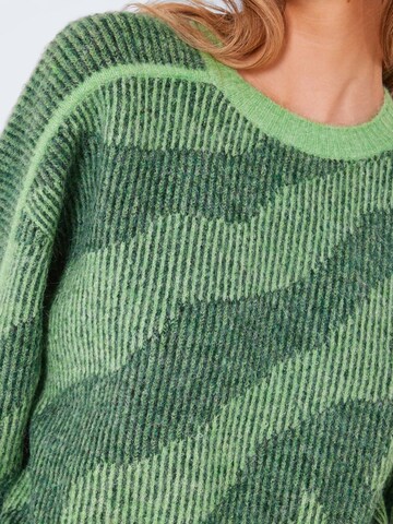 Noisy may Sweter w kolorze zielony