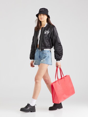 Tommy Jeans Демисезонная куртка 'VARSITY' в Черный