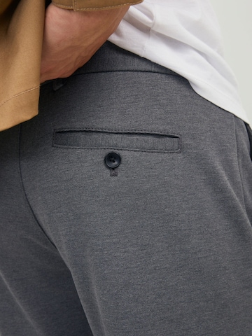 Coupe slim Pantalon chino JACK & JONES en gris