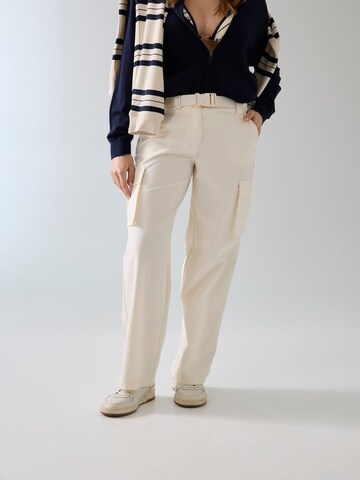 GUESS Regular Cargo Pants in White: front