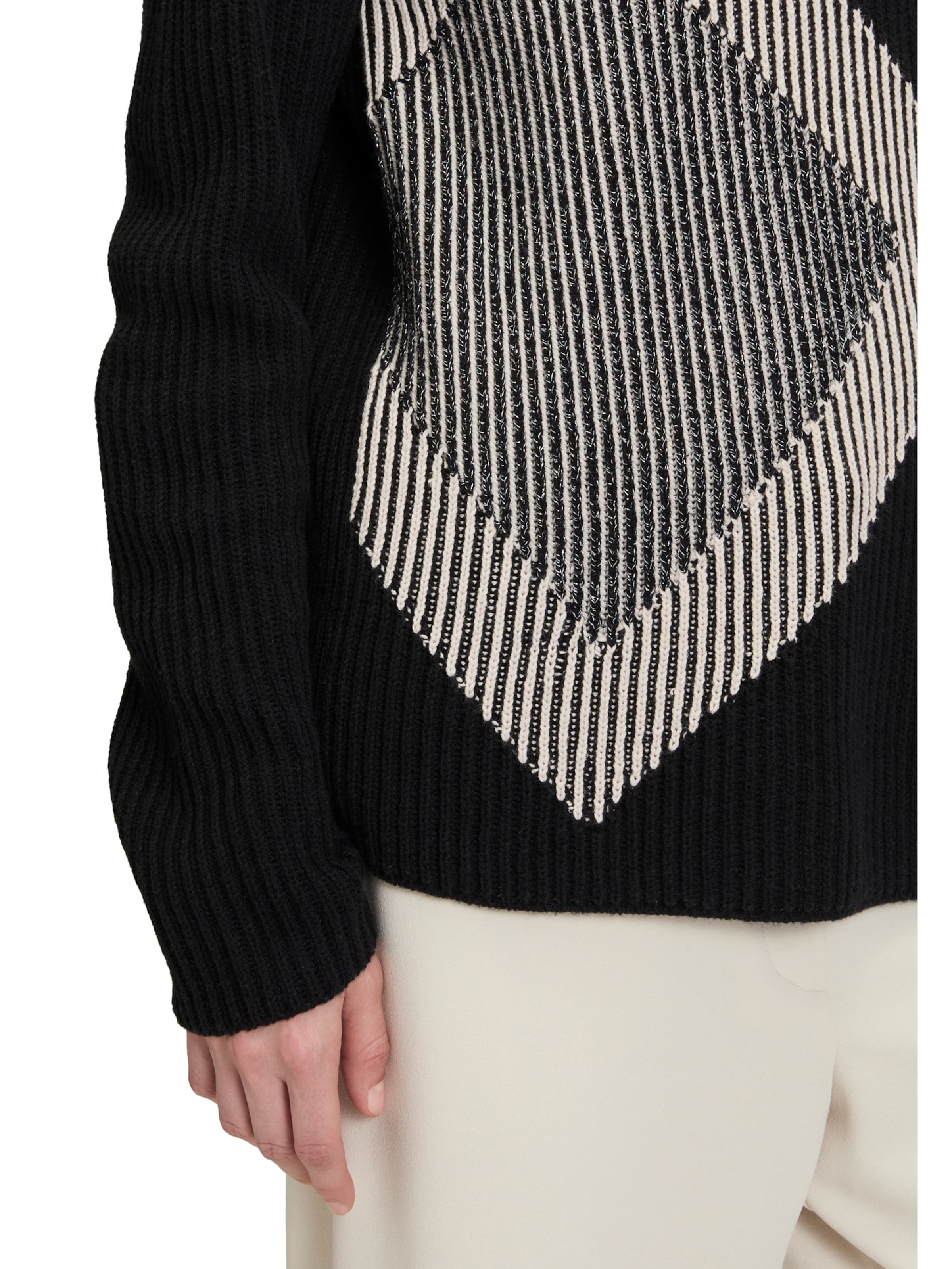 Betty Barclay Sweater in Black