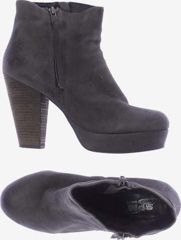 SPM Dress Boots in 40 in Grey: front