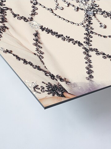 Liv Corday Image 'Vanity Fair' in Grey