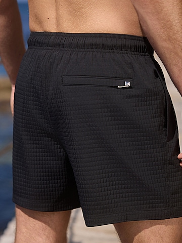 Next Badeshorts in Schwarz