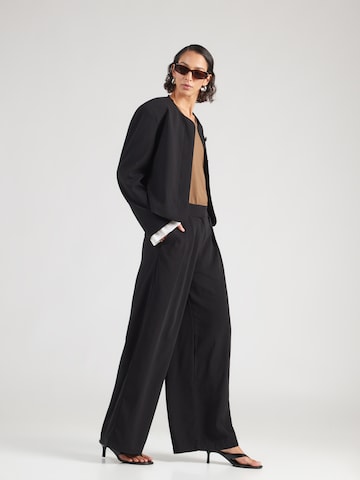 Wide leg Pantaloni con pieghe 'Celestine' di ABOUT YOU in nero