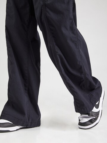 LEVI'S ® Loosefit Kalhoty 'BAGGY PARACHUTE' – černá