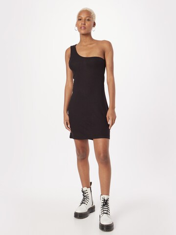 Robe Urban Classics en noir : devant