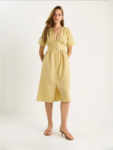 Bianco Lucci - Vestidos camiseiros em amarelo