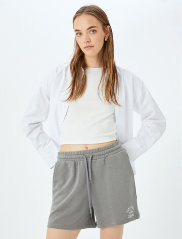Koton Loosefit Shorts in Grau
