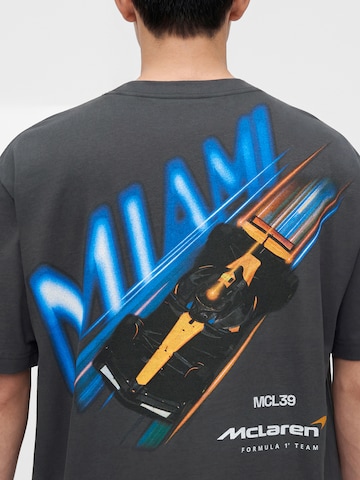 HOLLISTER Majica 'F1 RACING LIC MIAMI MCLAREN' | črna barva