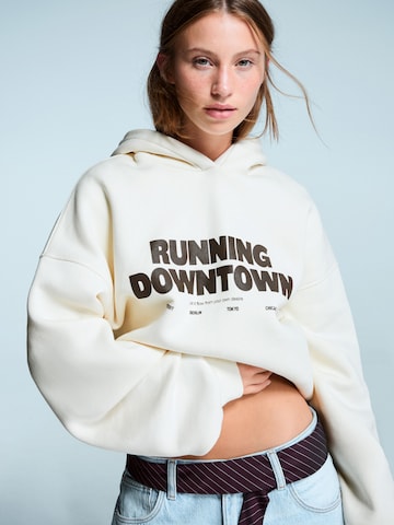 Bershka Sweatshirt in Beige