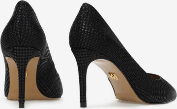 Kazar Pumps in Black