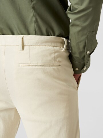 Coupe slim Pantalon chino 'Kaito' BOSS en blanc