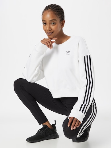 ADIDAS ORIGINALS Sweatshirt 'Adicolor Classics' in White